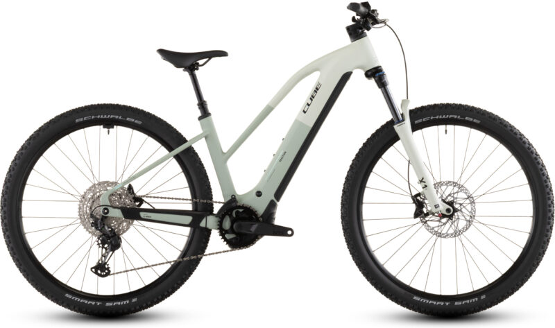 Bicicleta Eléctrica Cube Reaction Hybrid Pro 800 desertstone´n´driedherbs Cuadro semiabierto 2026