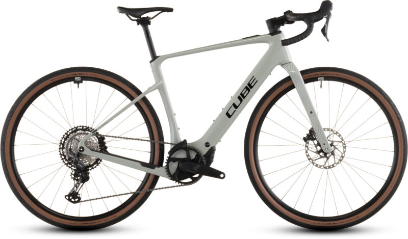 Bicicleta Eléctrica Cube Nuroad Hybrid C:62 Race 400X reedbeige´n´black 2026