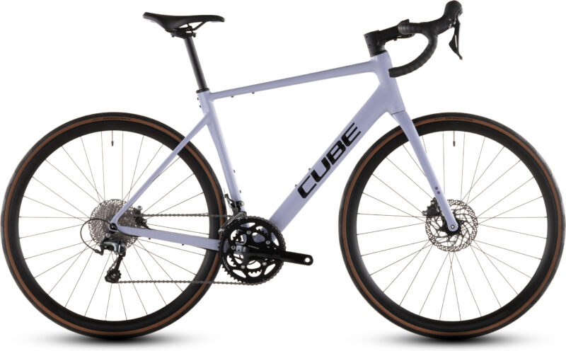 Bicicleta Cube Attain Race cyclamen´n´black 2026