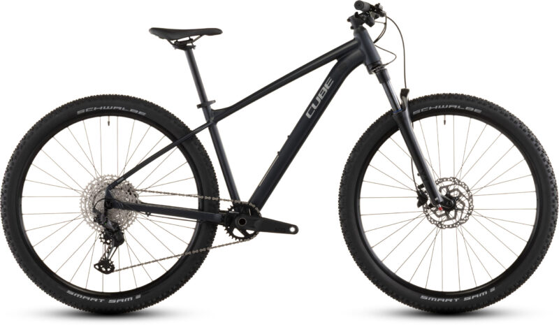 Bicicleta Cube Attention Pro night´n´black 2026